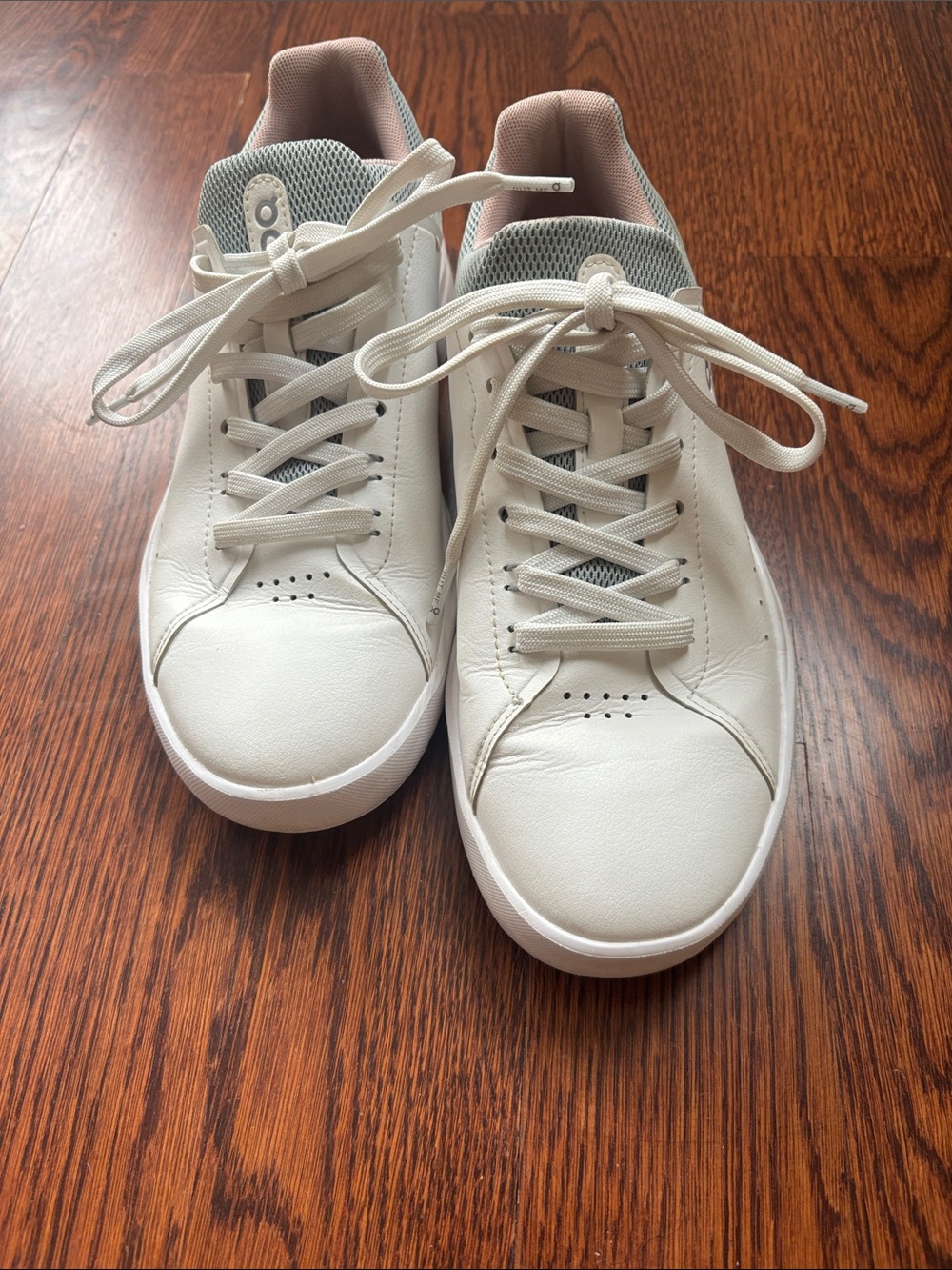 ON Cloud “The Roger Advantage” Leather Sneakers